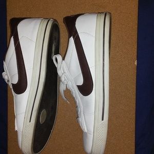nike air size 10 excellent cond.